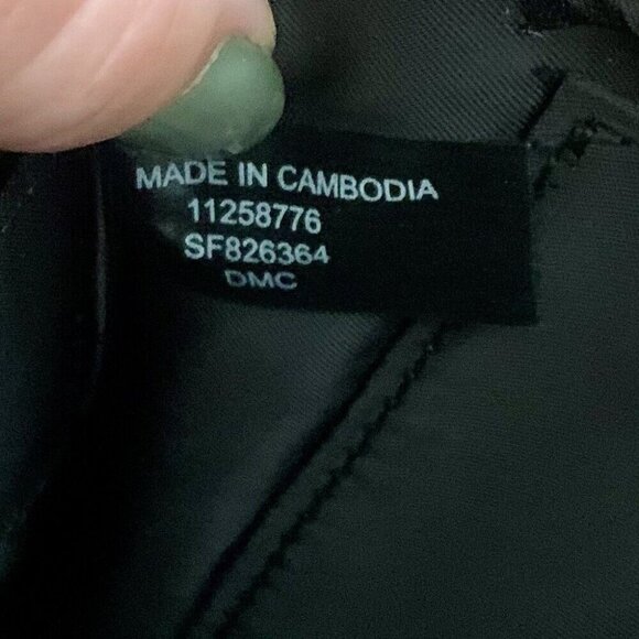 GUESS Los Angeles Travel Makeup Cosmetic Case Bag Color BLACK Saffiano PVC EUC - Picture 6 of 7